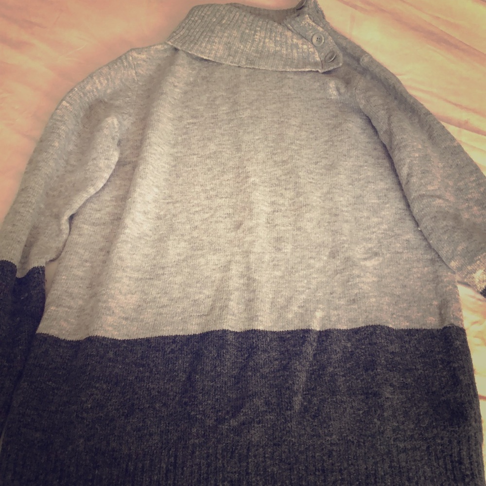 Two toned grey sweater